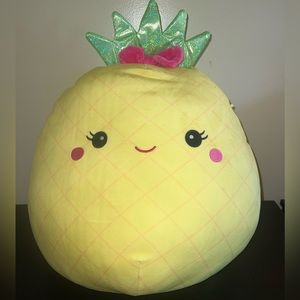 NWT Maui 16” target exclusive pineapple